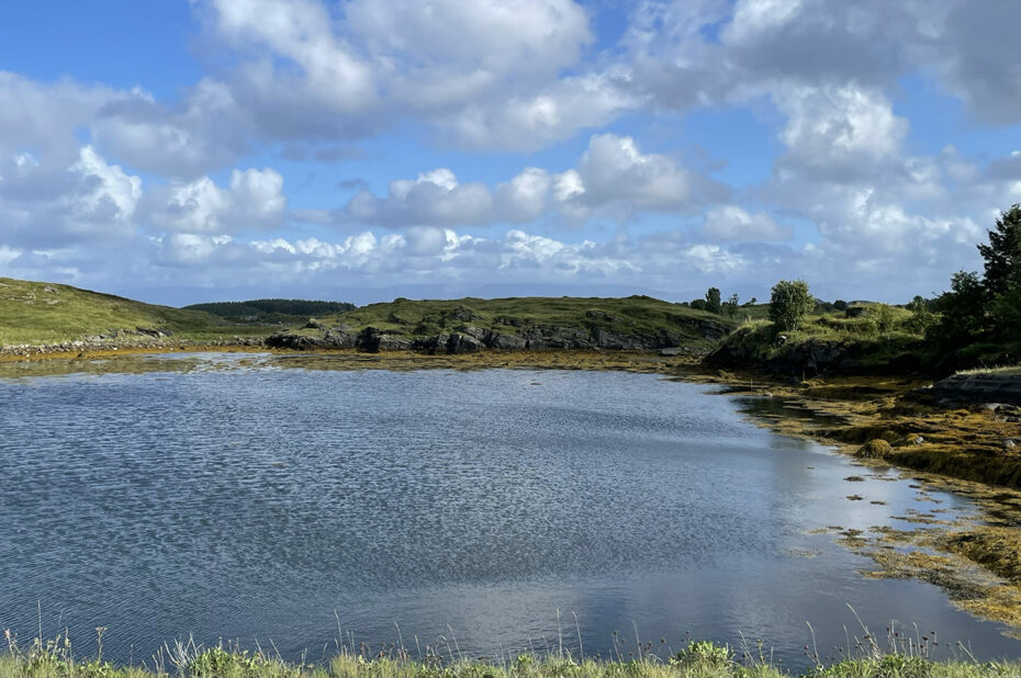 De magnifiques lacs sous une petite brise