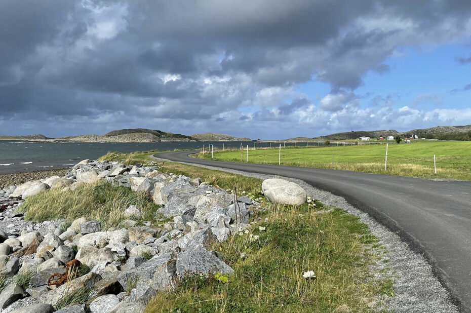 Route côtière menant au départ de la randonnée