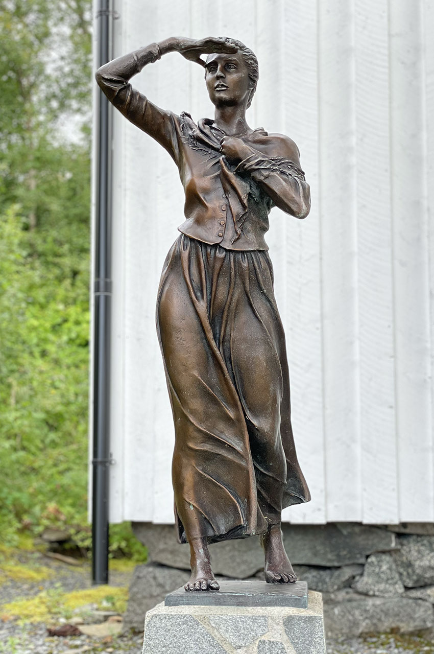 Statue Kvinne i viden (Femme de savoir) par Kristen Kokkin