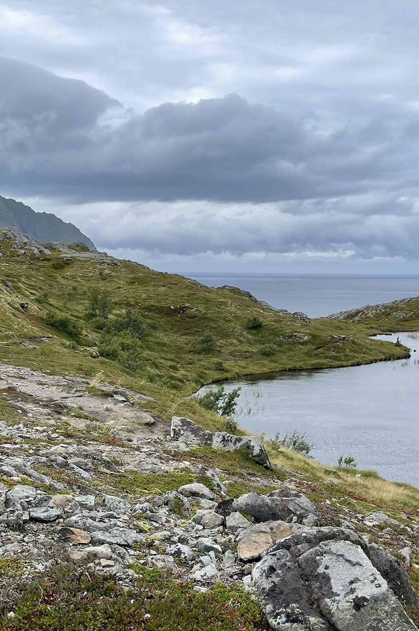 Paysage de fin du monde au lac Dalvatnet