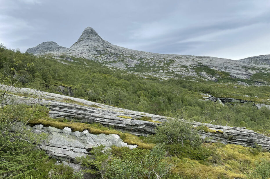 La pointe du Smaltinden domine