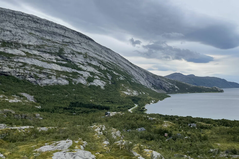 La route longe le fjord Sila