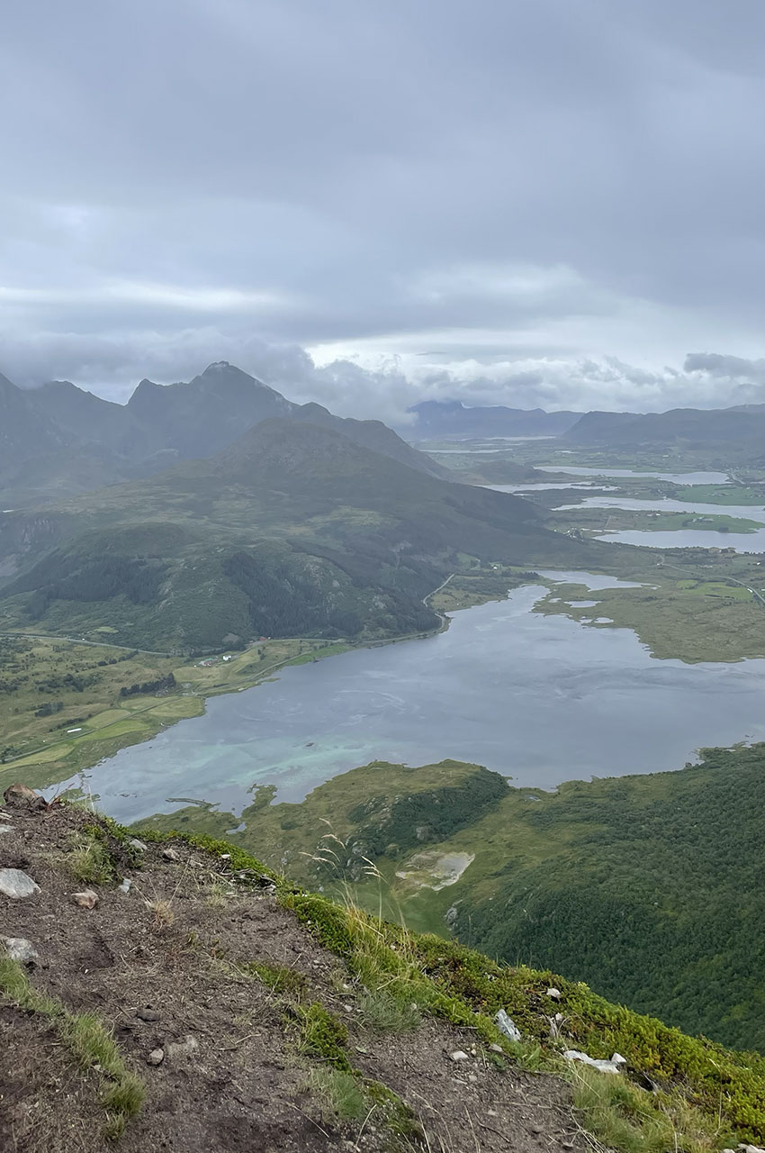 Vue incroyable sur les fjords environnants