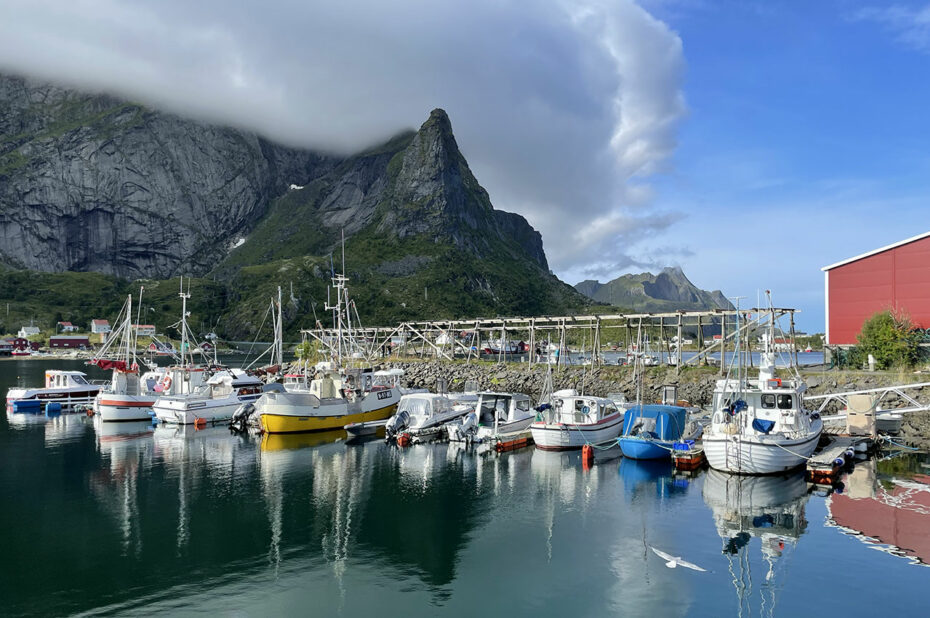 Bateaux dans le port de Reine