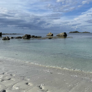 La belle plage aux eaux turquoise de Ramberg