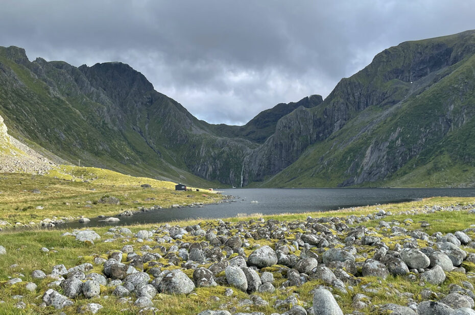 Nedre Heimredalsvatnet, lac à Eggum