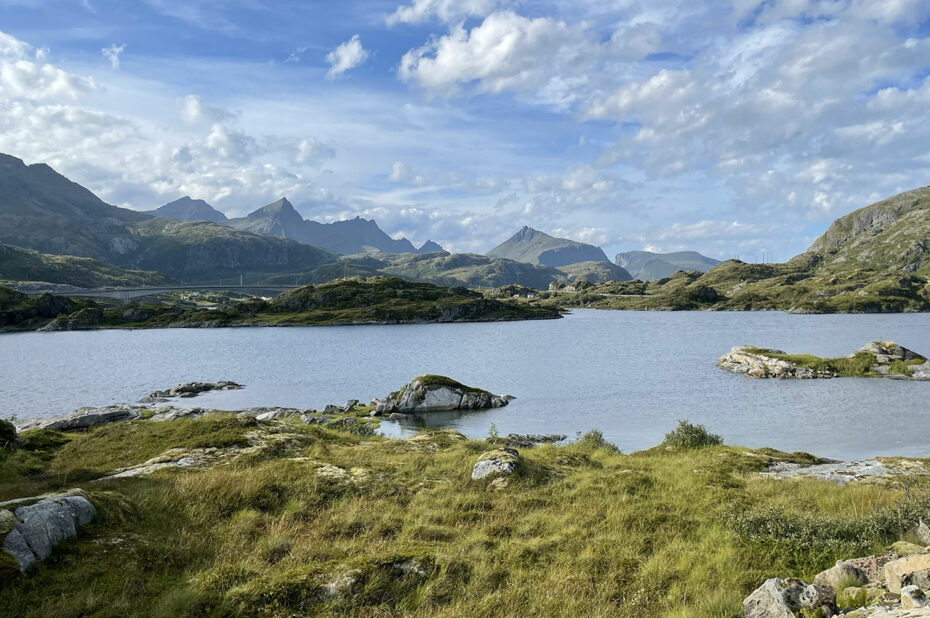 Paysage de lacs et de montagnes