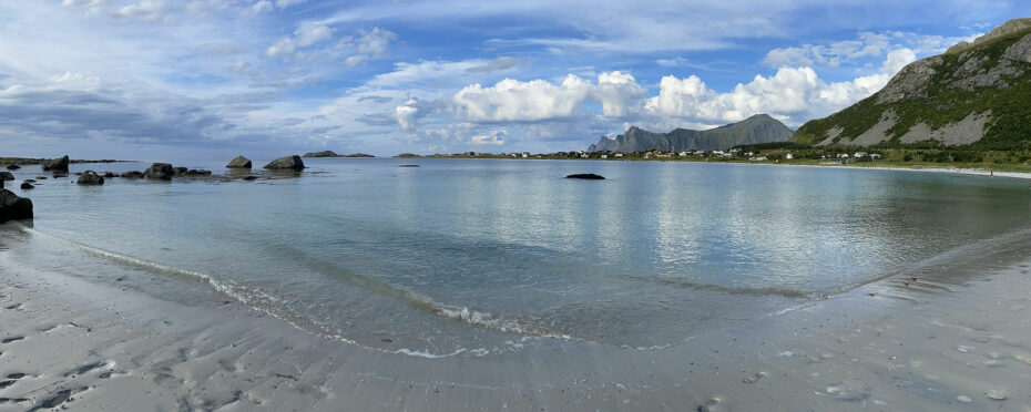 La plage de Ramberg dans les Lofoten