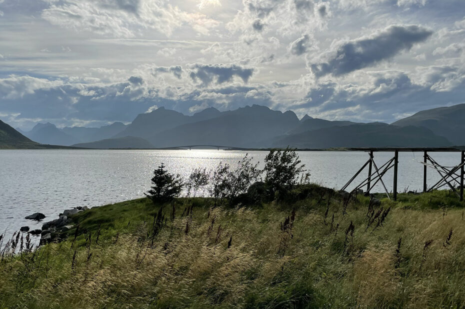 Pont enjambant le fjord face à Ramberg