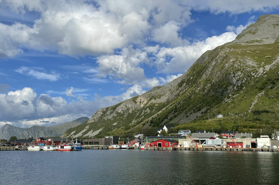 Le port de Ramberg dans les îles Lofoten