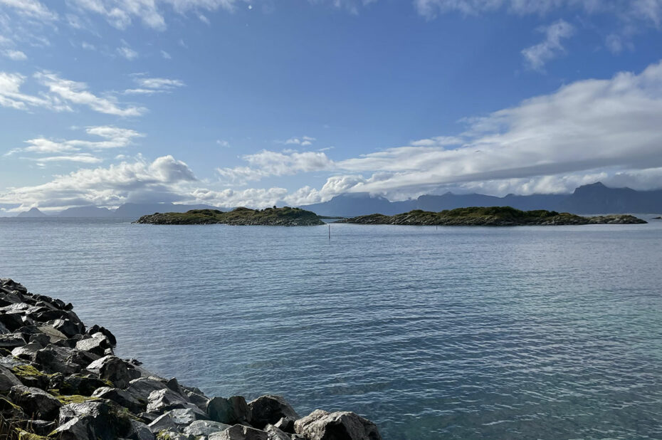 Vue vers le large depuis Henningsvær