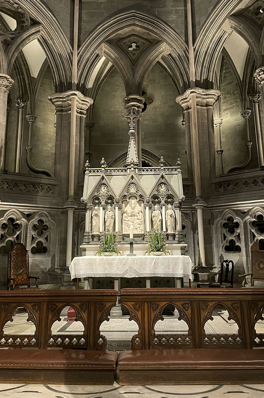 Autel dans le chœur de la cathédrale