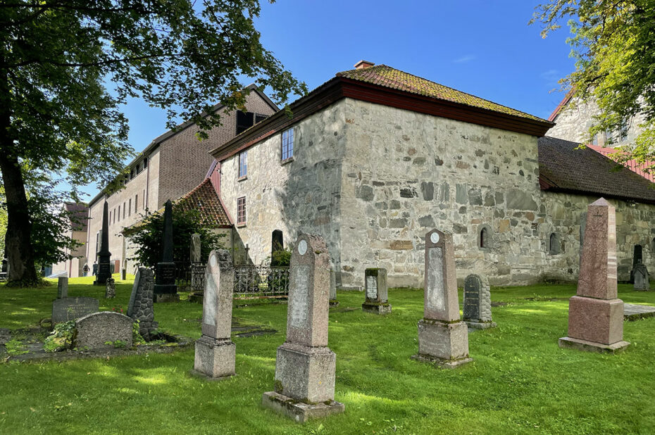 Le cimetière derrière la cathédrale