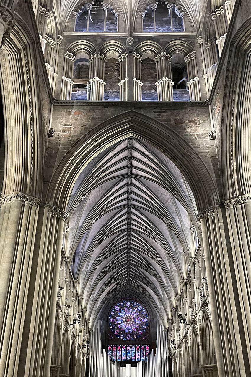 L'imposante voûte de la cathédrale de Nidaros