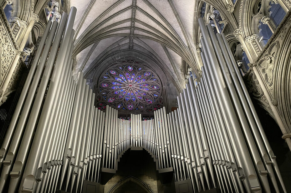 Rosace au-dessus de l'orgue de la cathédrale