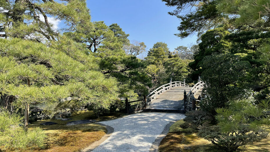 Promenade dans les jardins du palais impérial de Kyoto