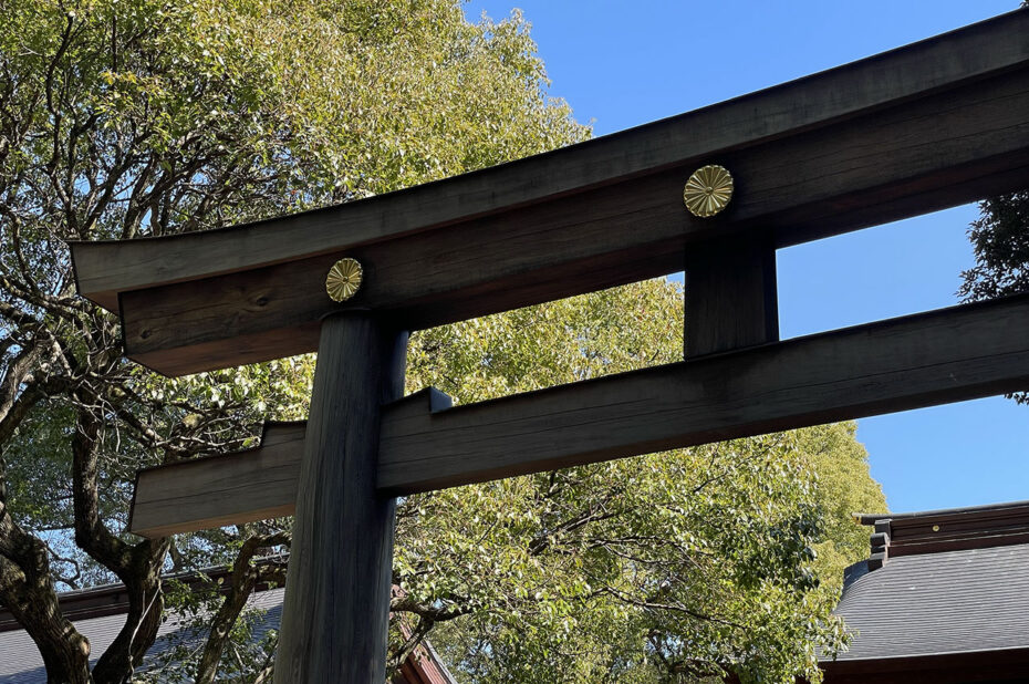Angle d'un torii du sanctuaire Meiji Jingu