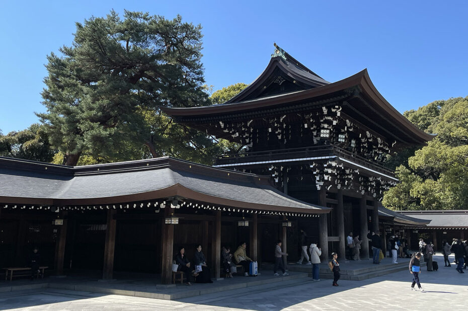 Les bâtiments sont de style nagare-zukuri, typique des temples shinto