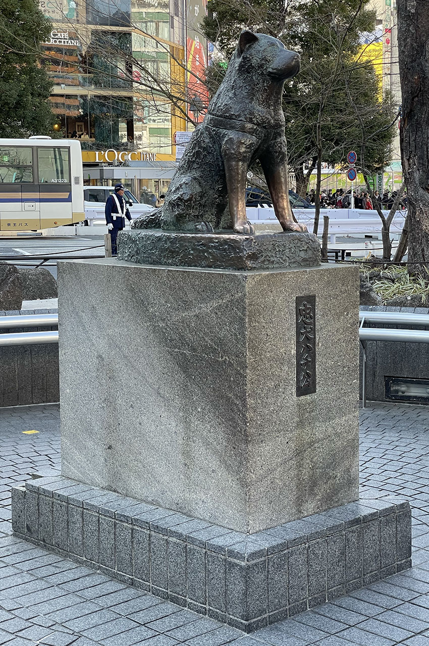 Statue du chien Hachiko devant la gare de Shibuya