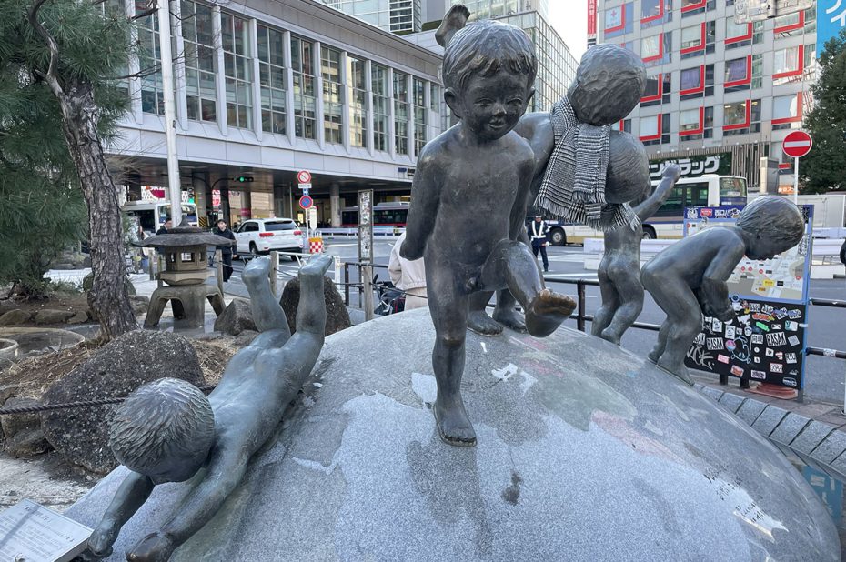 Statue Enfants jouant sur la Terre