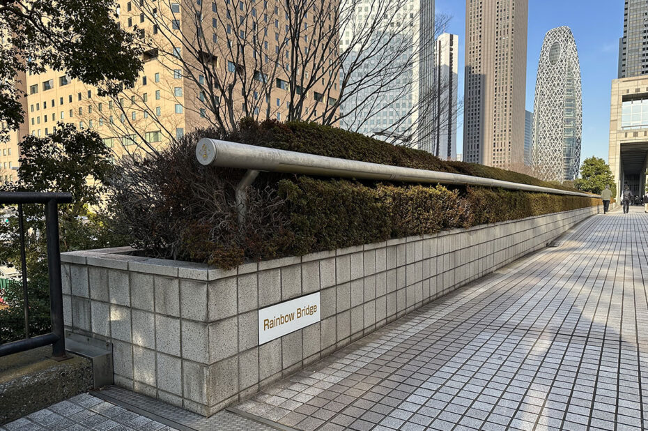 Promenade sur le Rainbow Bridge à Shinjuku