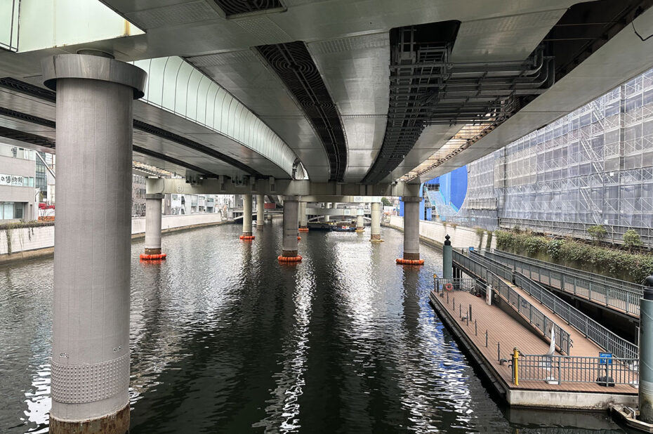 L'autoroute circulaire (C1) passe au-dessus du quartier de Nihonbashi