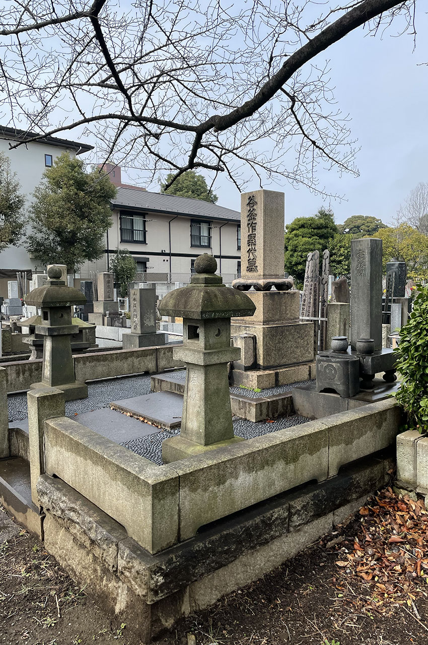 Tombe familiale au cimetière de Yanaka