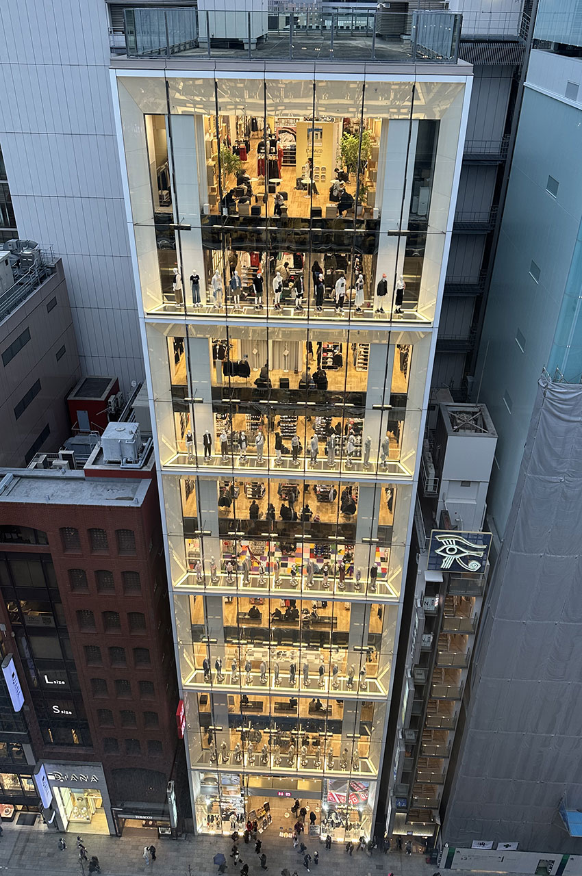 Magasin Uniqlo vu depuis Ginza Six