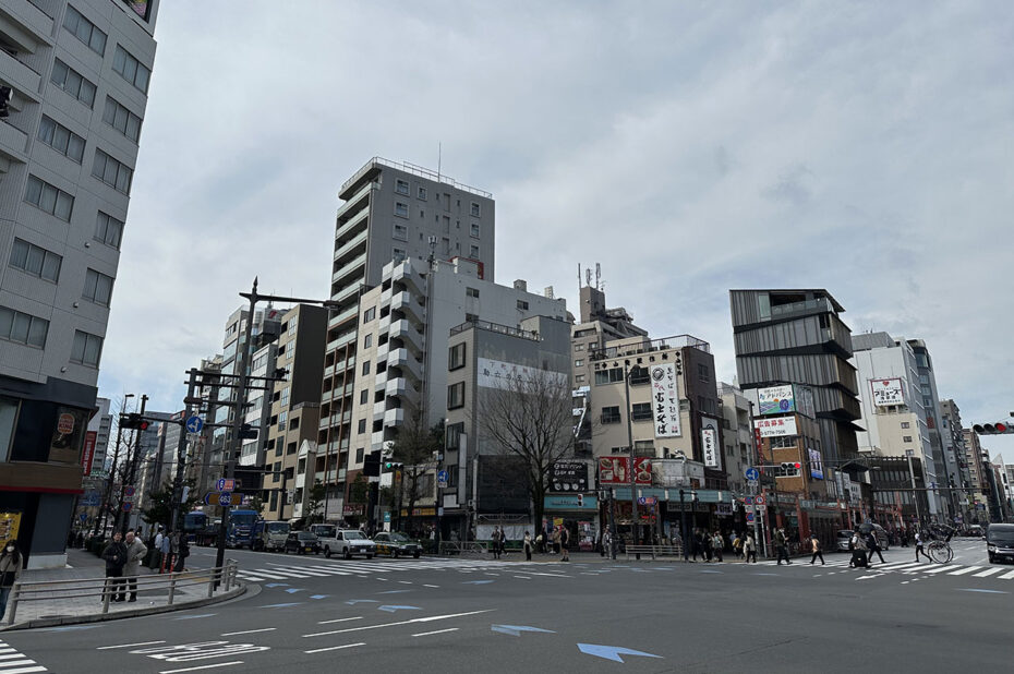 Promenade matinale à Asakusa Promenade matinale à Asakusa