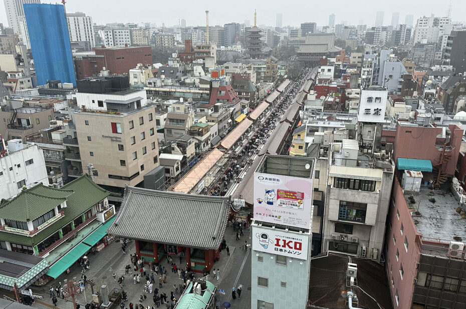 La rue Nakamise-dori depuis l'observatoire d'Asakusa La rue Nakamise-dori depuis l'observatoire d'Asakusa