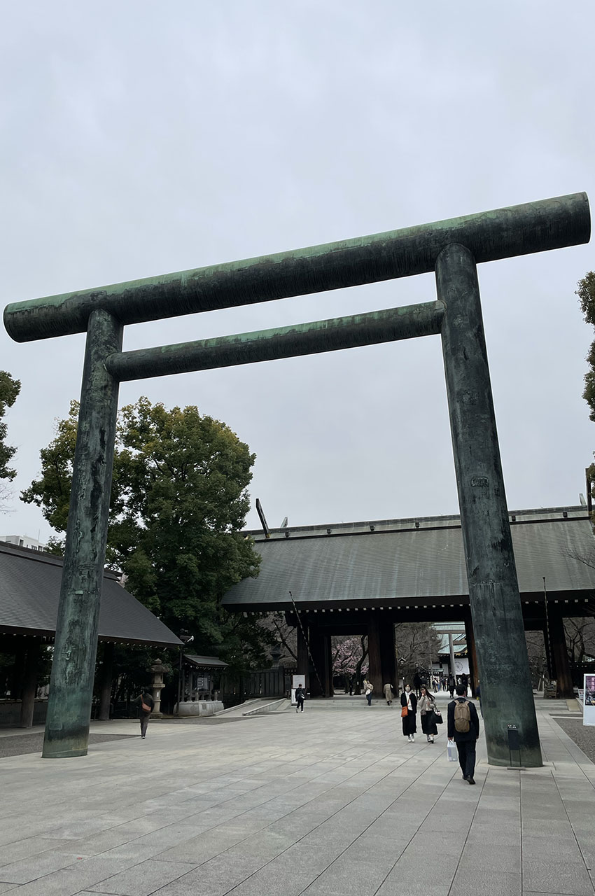 Autre torii monumental au sanctuaire Yasukuni-jinja
