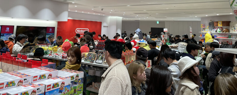 Beaucoup de monde au Nintendo Store à Shibuya
