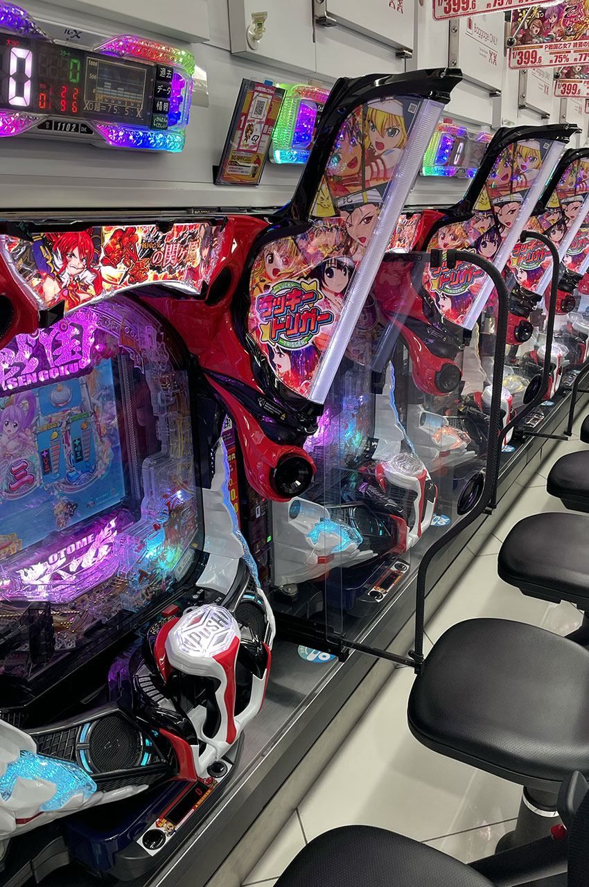 Bornes d'arcade alignées pour joueurs invétérés