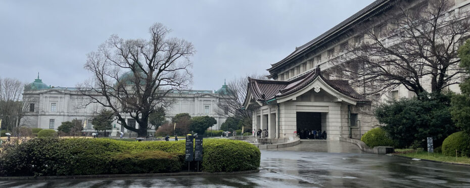 Le musée national de Tokyo sous la pluie