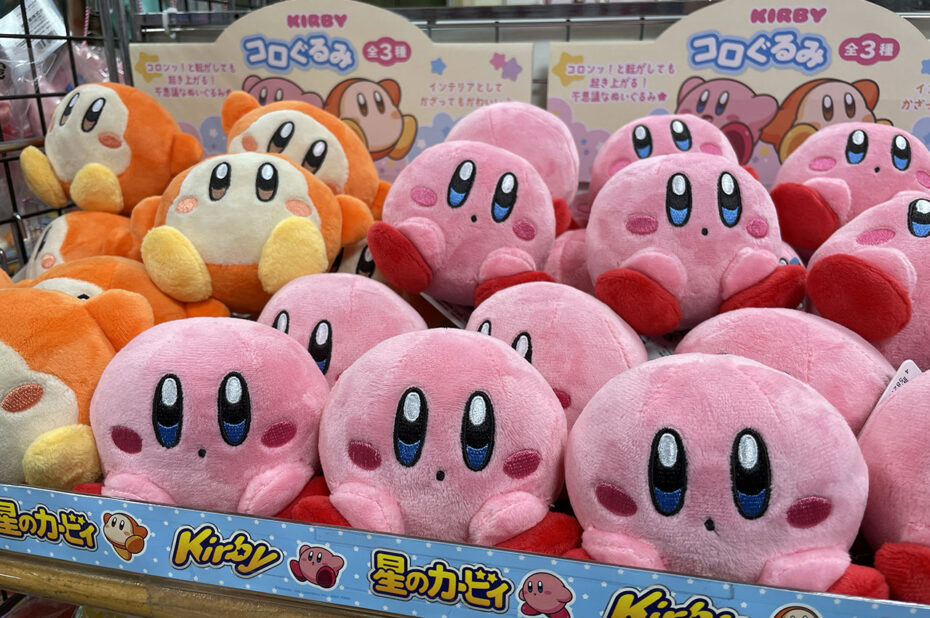 Peluches Kirby, produits dérivés issus de l'univers créé par Nintendo