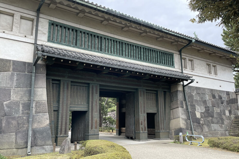 Porte <em>Hirakawa-mon</em>, une des entrées du Palais impérial Porte Hirakawa-mon, une des entrées du Palais impérial