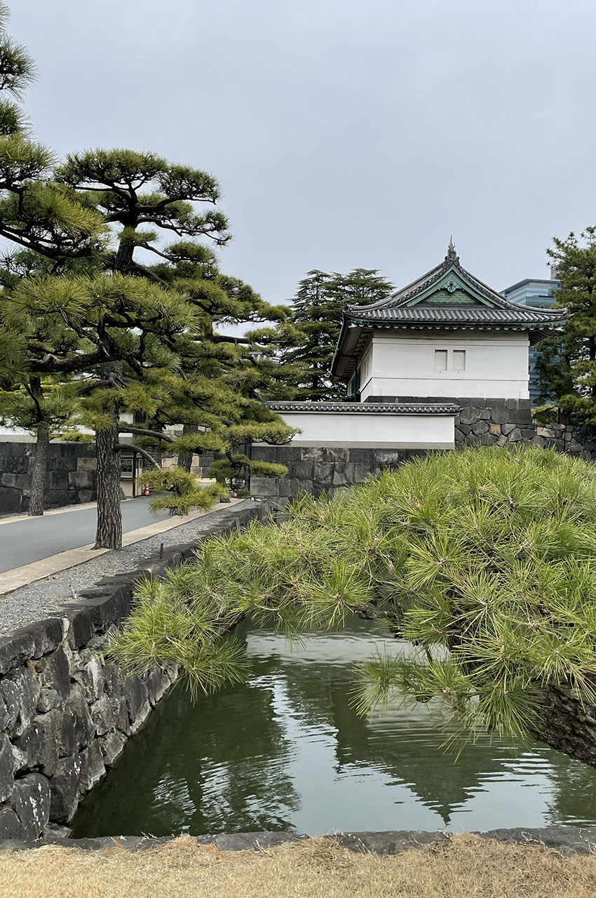 La porte Kikyō-mon a été construite en 1614 La porte Kikyō-mon a été construite en 1614