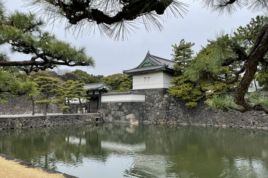 La porte Kikyo-mon est située au sud du palais impérial La porte Kikyo-mon est située au sud du palais impérial