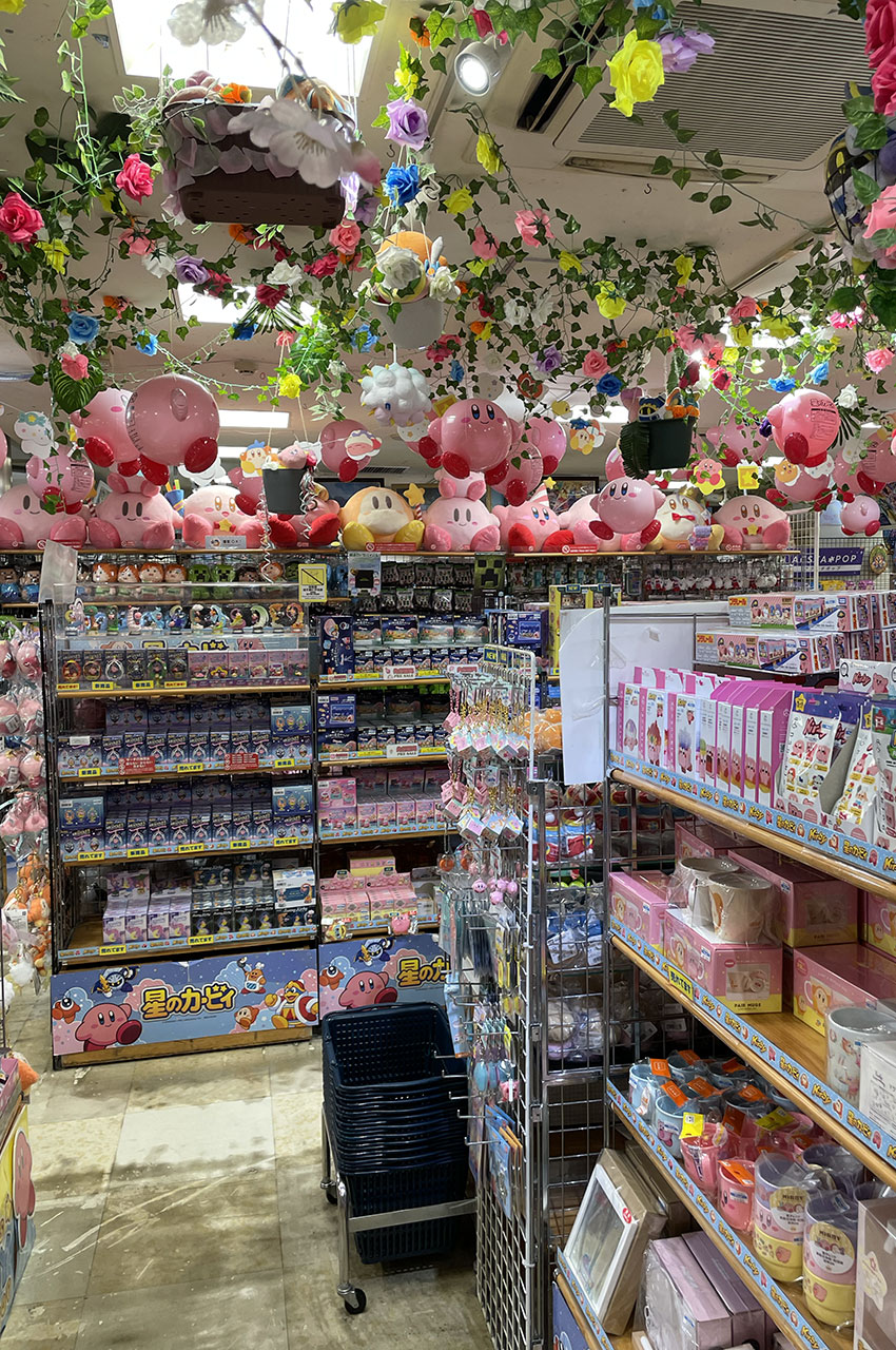 Rayon dédié à Kirby dans un magasin d'Akihabara