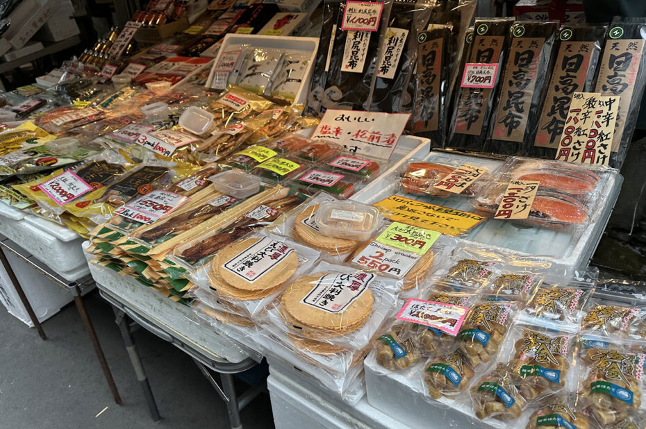 Une variété incroyable de produits au marché de Tsukiji Une variété incroyable de produits au marché de Tsukiji