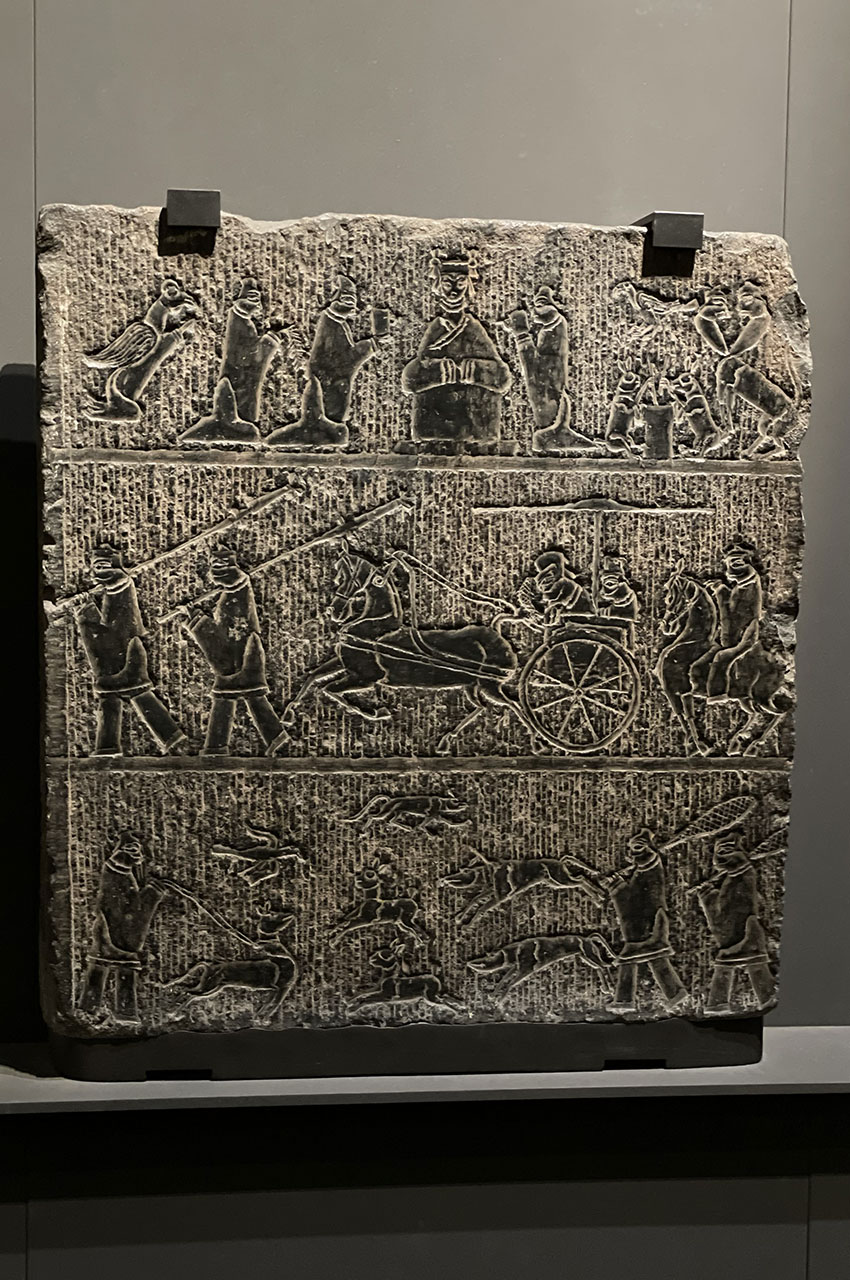 Bas-relief en pierre : Reine Mère de l'Ouest, char, chasse Bas-relief en pierre, Reine Mère de l'Ouest, char, chasse