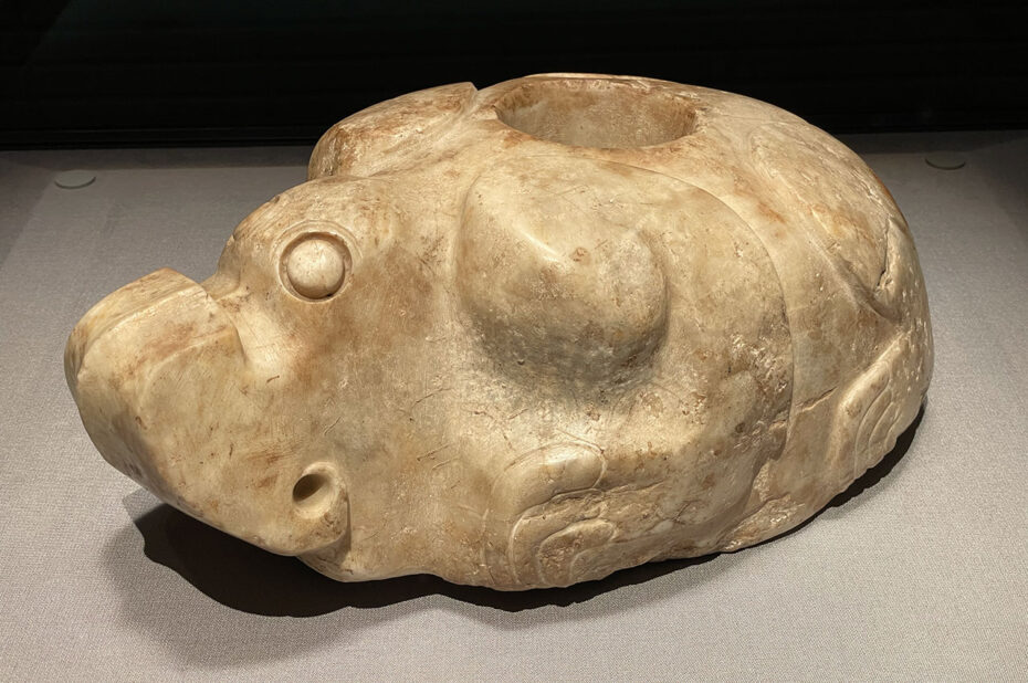 Monstre sculpté, dynastie Shang Monstre sculpté, dynastie Shang