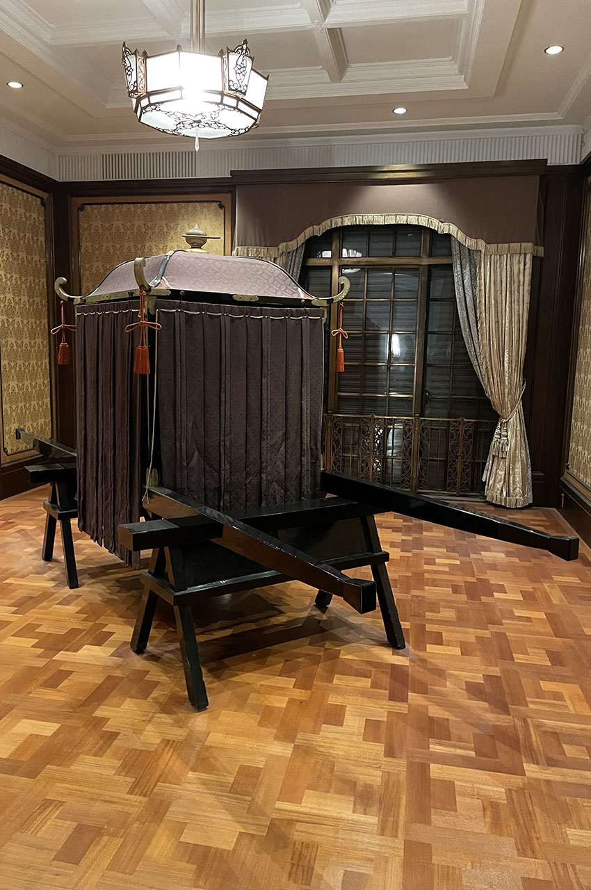 Palanquin royal (<em>yoyo</em>) Palanquin royal (yoyo)