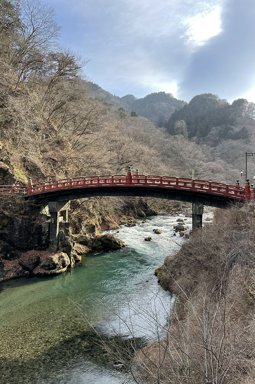 La rivière Daiya passe sous le pont Shinkyo